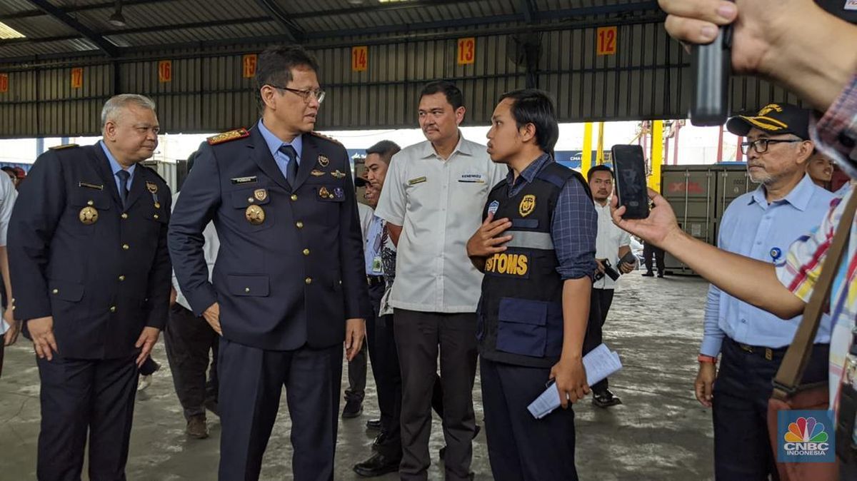 Purbaya Sikat Importir Thrifting